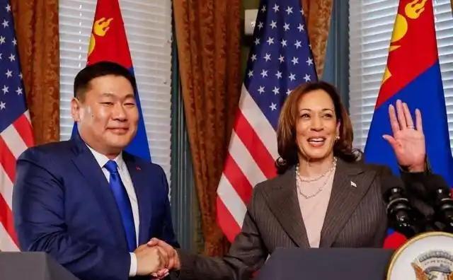 现在蒙古国人会不会后悔当年独立？在我看来，他们是后悔了，而且，后悔没把内蒙一块带
