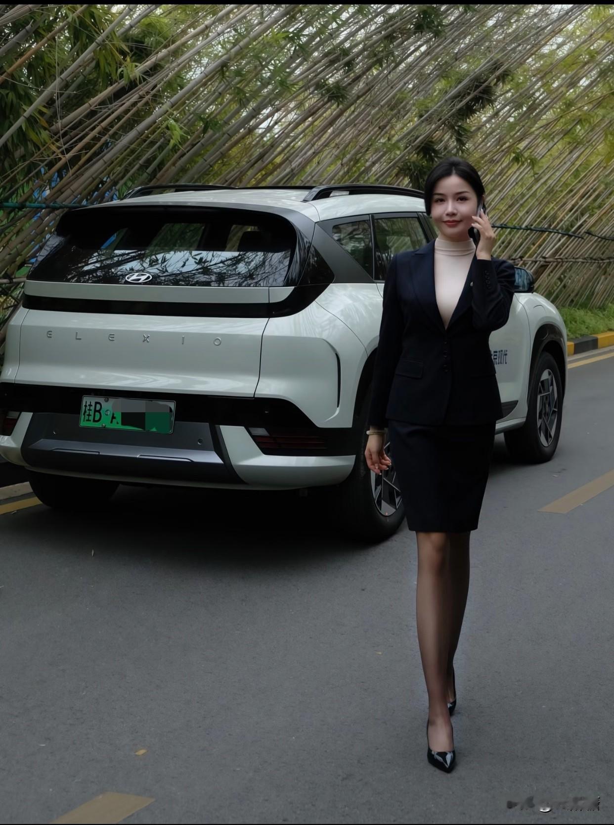 以前每次全家出门，车里都像打仗。婆婆的包、孩子的水壶、我的防晒伞散落各处，