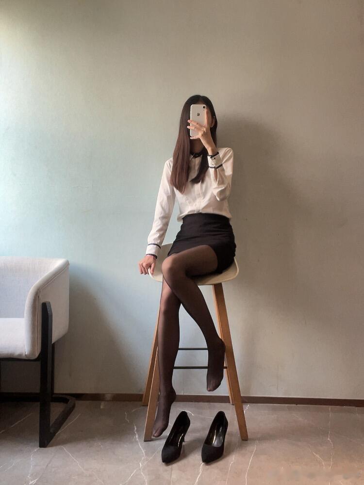 黑丝系职业装，与今天的雨天很搭配~​​​