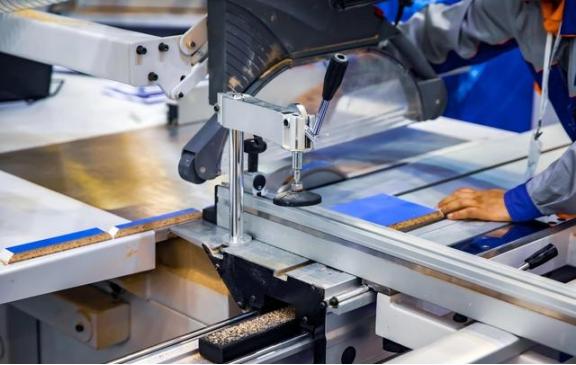 发动机中国有，但就是不造！光刻机中国有，就是不造！之所以进口，目的就给美西方赏饭