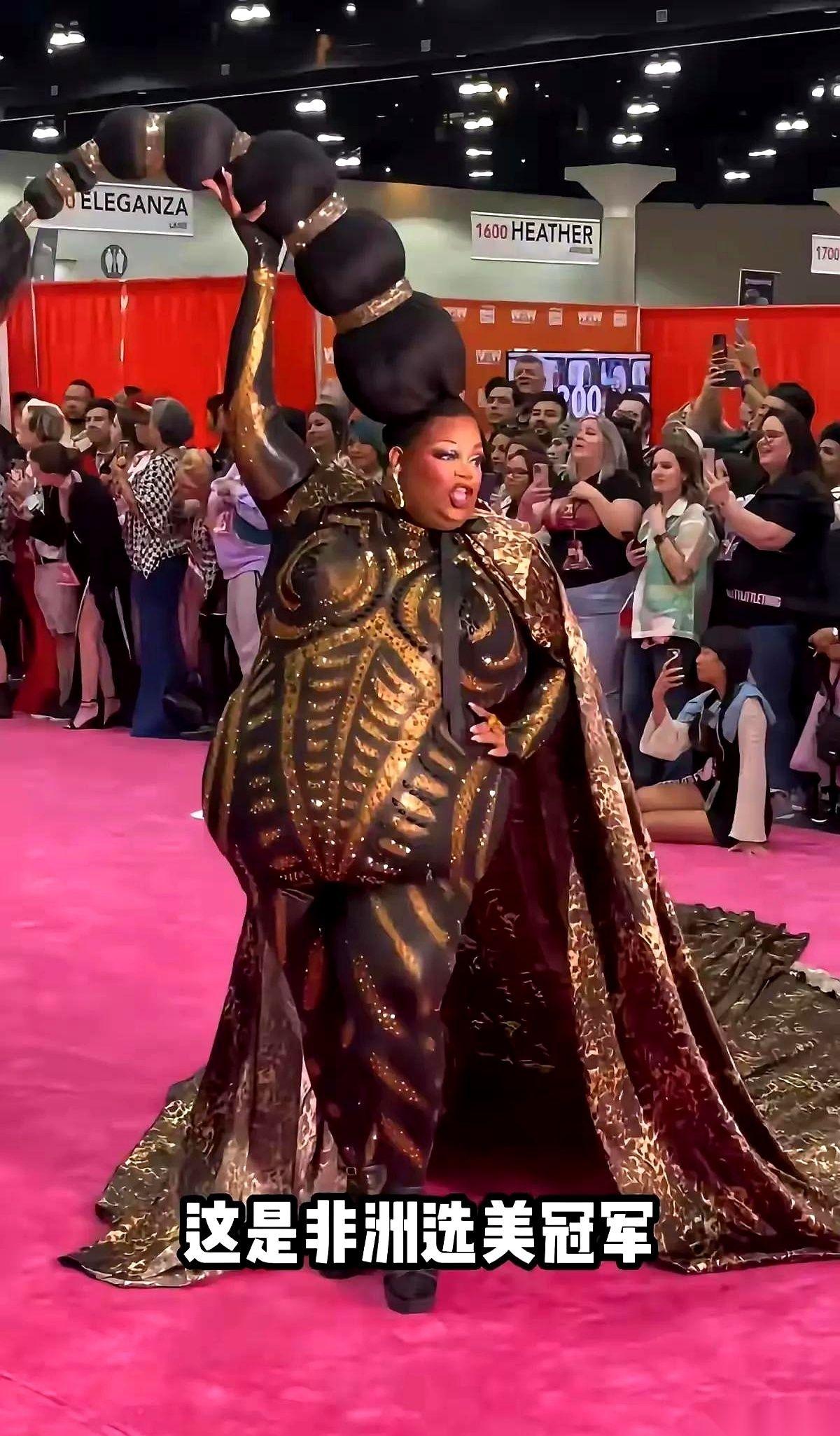 我承认，第一眼看到照片，我脑子是懵的。听说这是非洲今年的选美冠军，叫“黑珍珠”