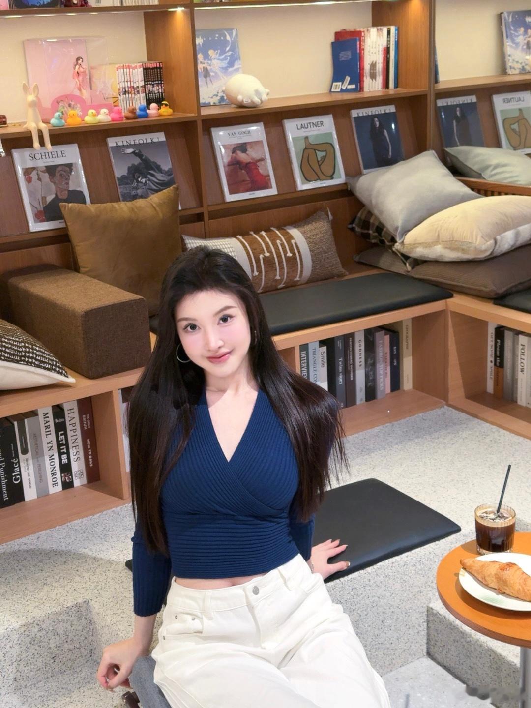 学姐轻点美ૢ⚈͒⌄⚈͒•ૢ)