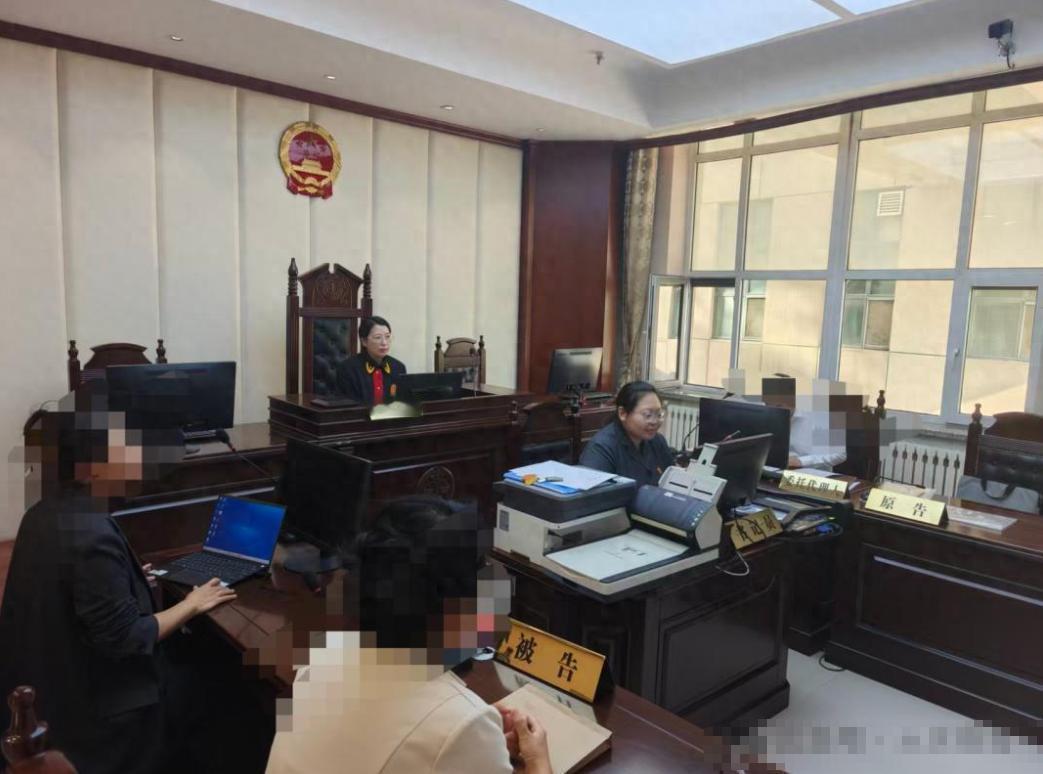 买房当天提取5.4万元公积金，第二天就把房子卖了。他可能以为，房子是真买的，产权