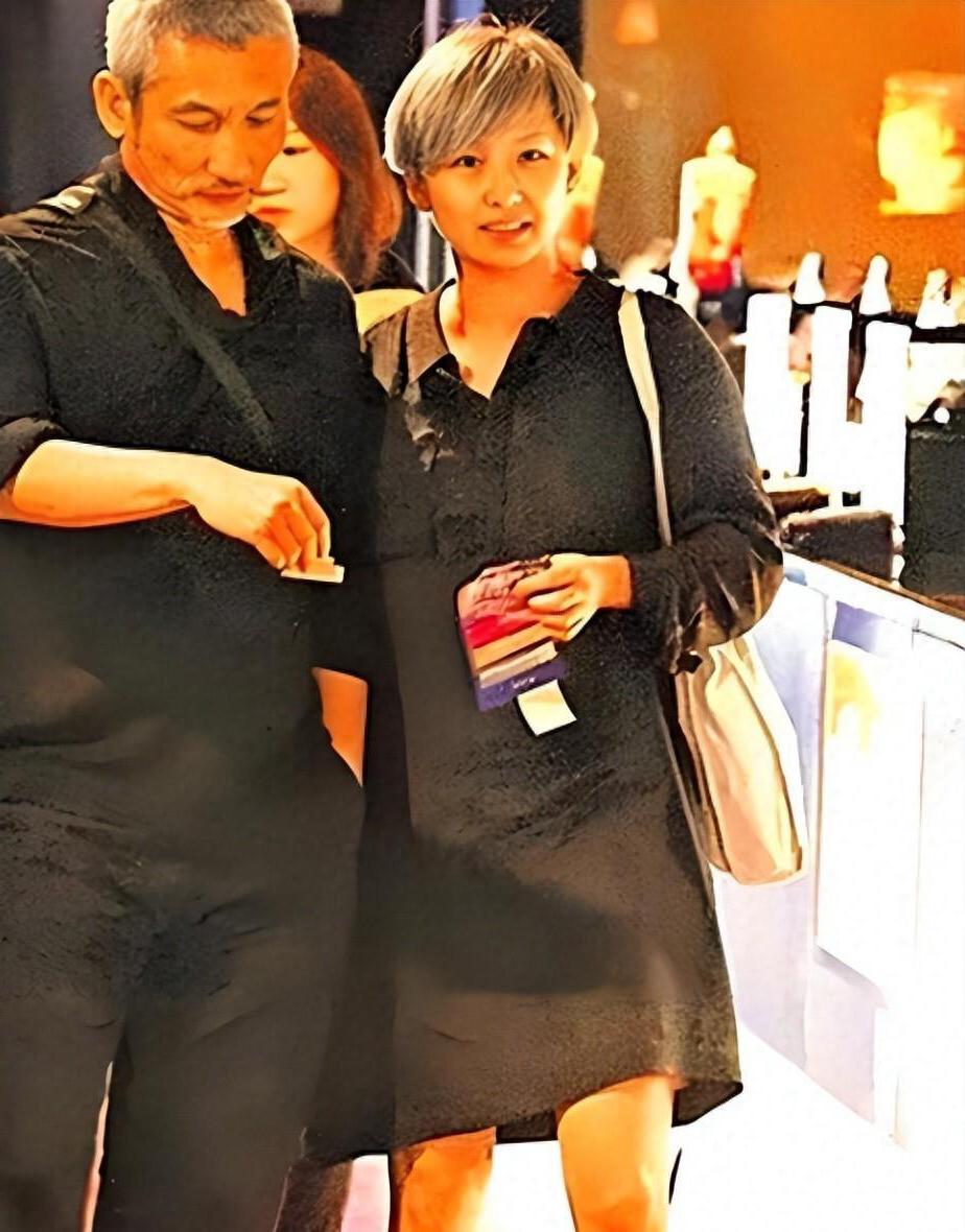 两个香港大能人，最后都是为这个小三女的和她的孩子打工一辈子啊[捂脸哭]！天选打工人