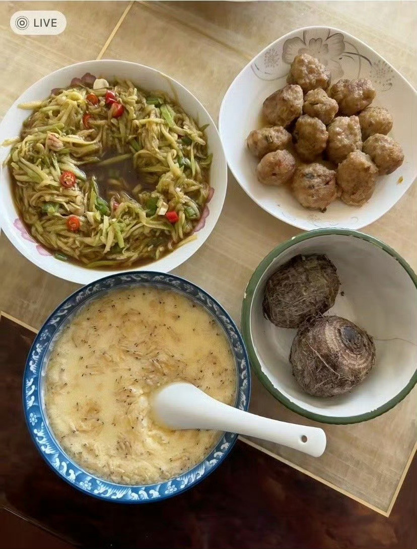 我妈给我准备的潦草的午饭...