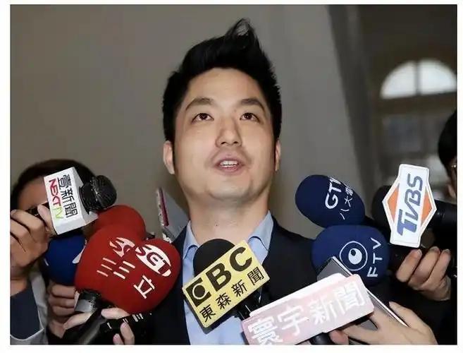 国民党路线之争，已经公开化！很多人以为郑丽文和蒋万安同属蓝营，错了！真相是，党主