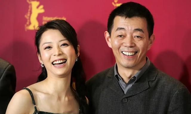 顾长卫拍摄《孔雀》时，与23岁的张静初传出了绯闻。老婆蒋雯丽知道后，带着2岁的儿