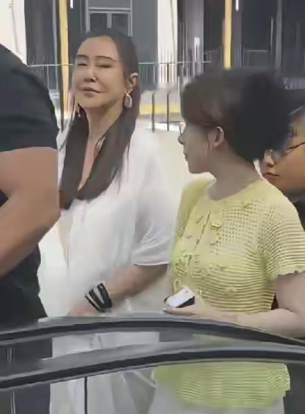 天呐，她可是多少男人心中的女神，现在变化真的好大呀，不说名字，你还能认出来吗？