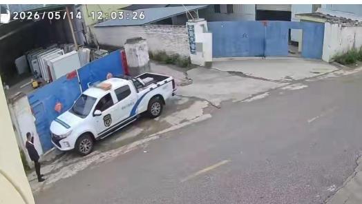 陕西西安，一老板没欠债，没违约，厂子却被一辆执法车死死堵了11天。起因更是离谱：