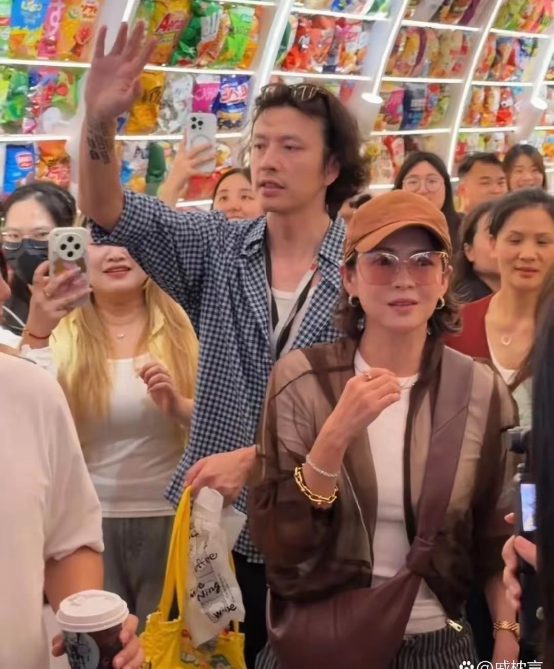章子怡‎来了长沙，本人真‏⁠的超美，脸巨小，五官特别精致耐看！⁠‏⁠