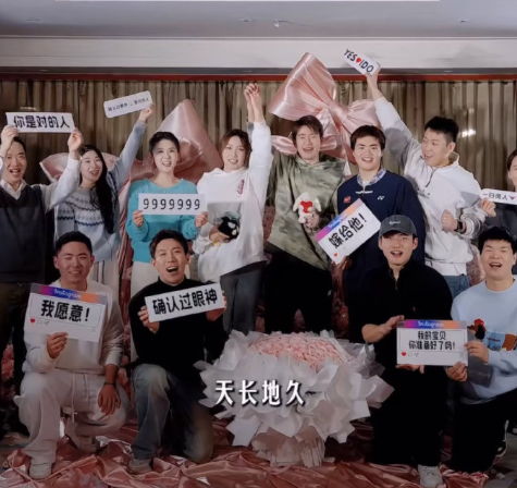 哇，王昶求婚梁伟铿递戒指！最好的搭档!拍大合影时，王昶左手老婆右手搭档，双打就