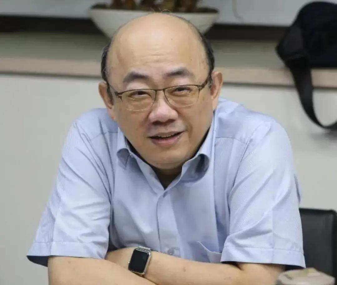 郑丽文另请高明！蔡正元被冷落后。破口大骂！他连着批评郑丽文。去马场町