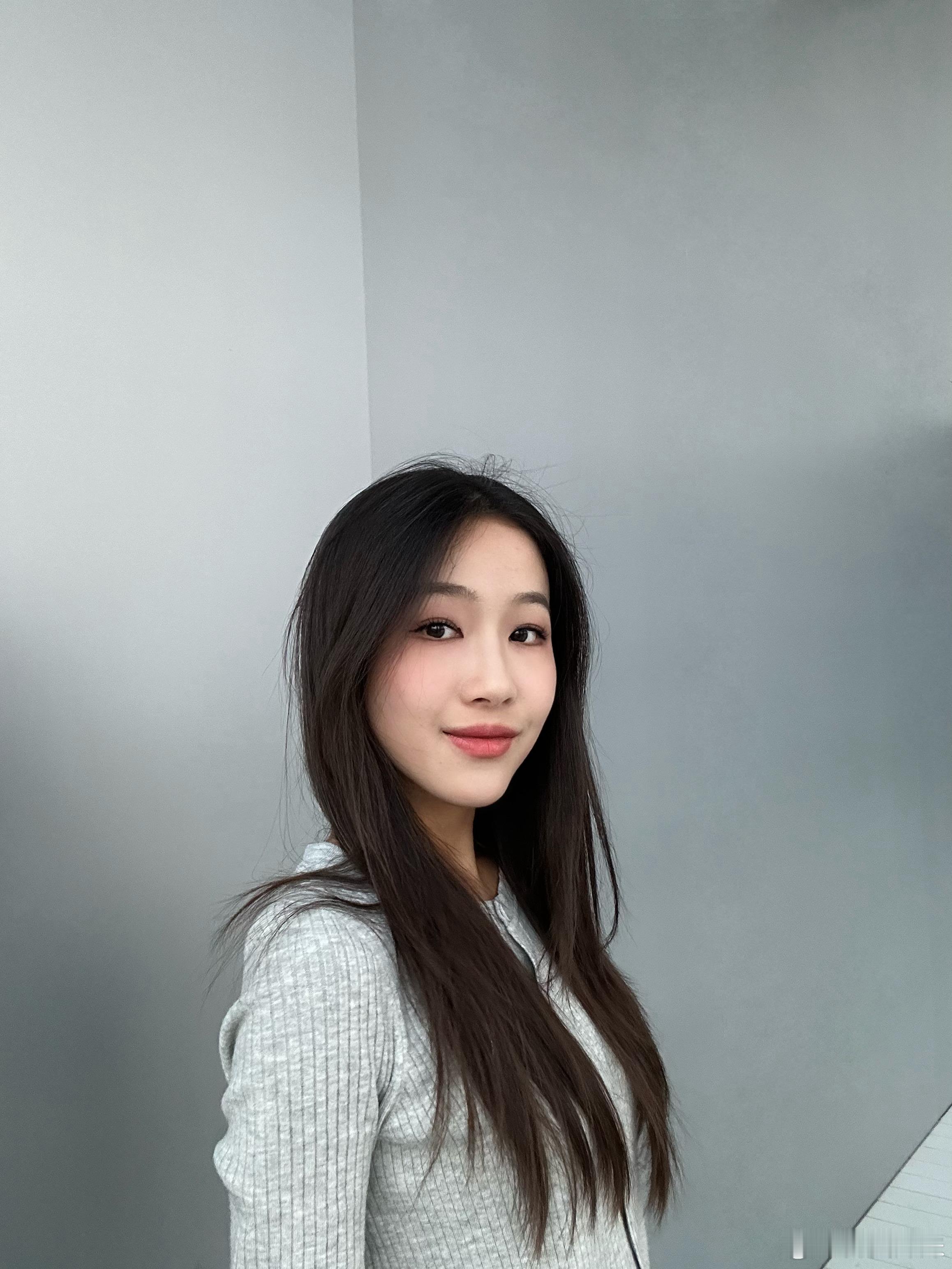 上班先送十连拍，每天忙的饭都忘记吃，好不容易化妆一次。谁懂穿的跟熊一样厚，到公司