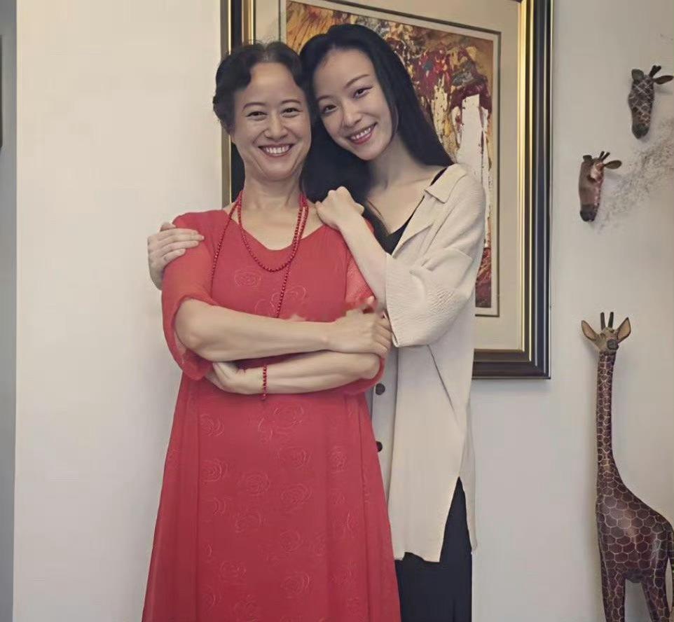 倪妮的妈妈居然是她？果然没有整过容。​​​