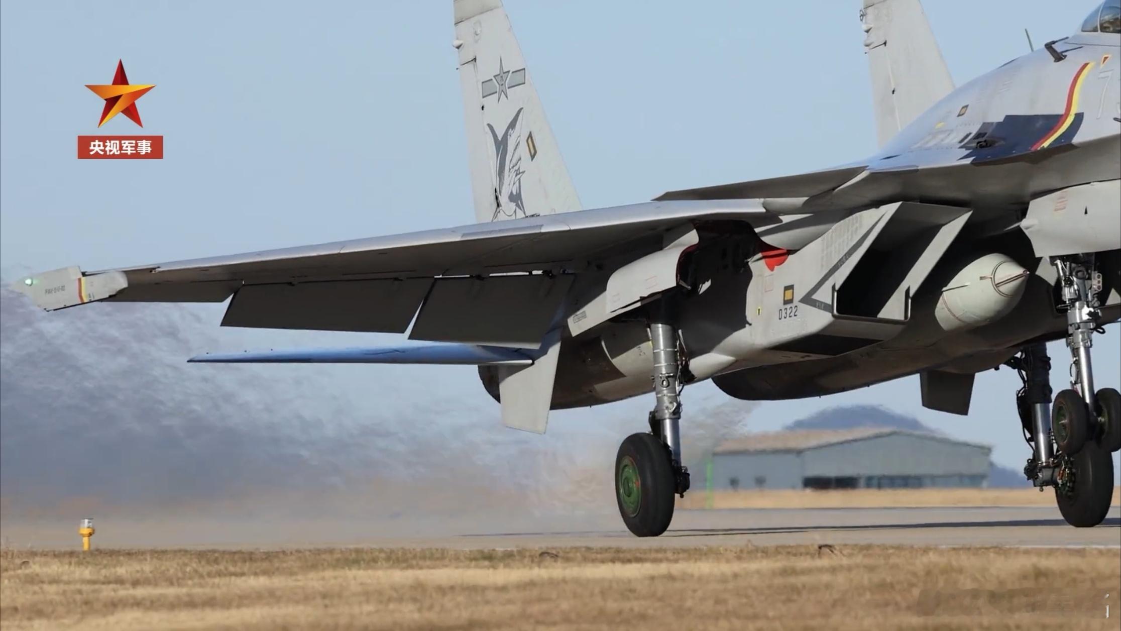 某型空中加油吊舱。