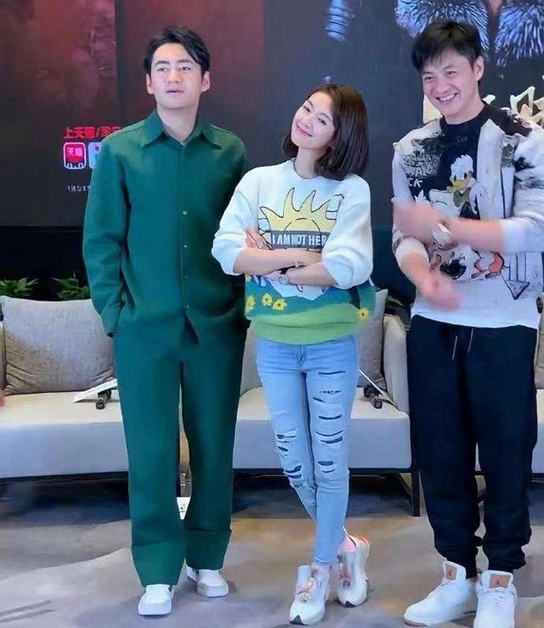 章子怡的姿势倾向已经很明显了。