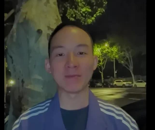 谢浩楠母亲节表白妈妈母亲节将至，谢浩楠终于出现了：您用半生等待迷路的我，我用