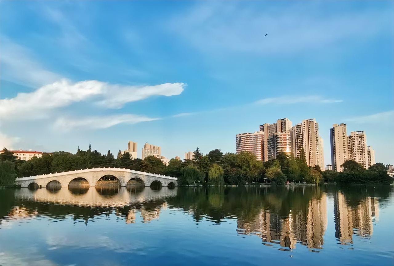 听朋友讲了一件发生在她身上的事，让我唏嘘不已。朋友说，她从来没有上当受骗过。