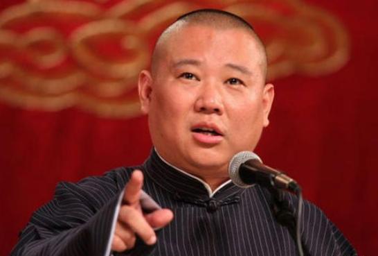 姜昆刚说完“郭德纲道德有问题”，郭德纲扭头就在台上回了一句：“这是哪个太监说的！