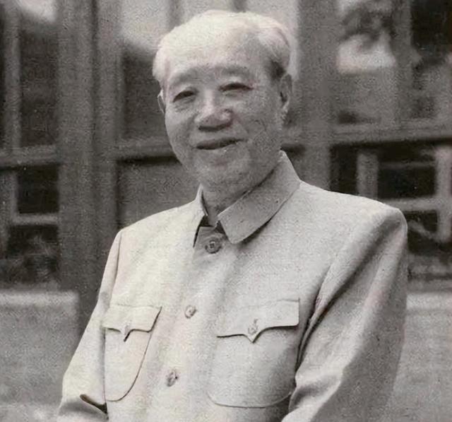 1979年，有人建议保留汪东兴的职位，但是陈云认为，即使他继续担任，全国上下也不