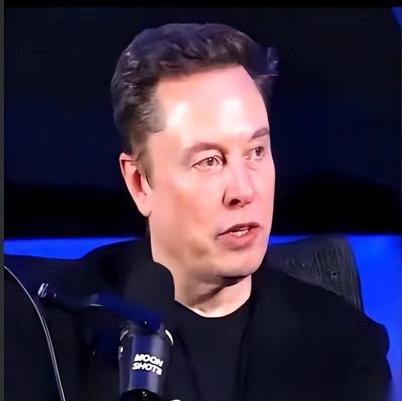 马斯克这哥们儿，终于说了句让我后背发凉的大实话。他说，最晚2026年，比我们