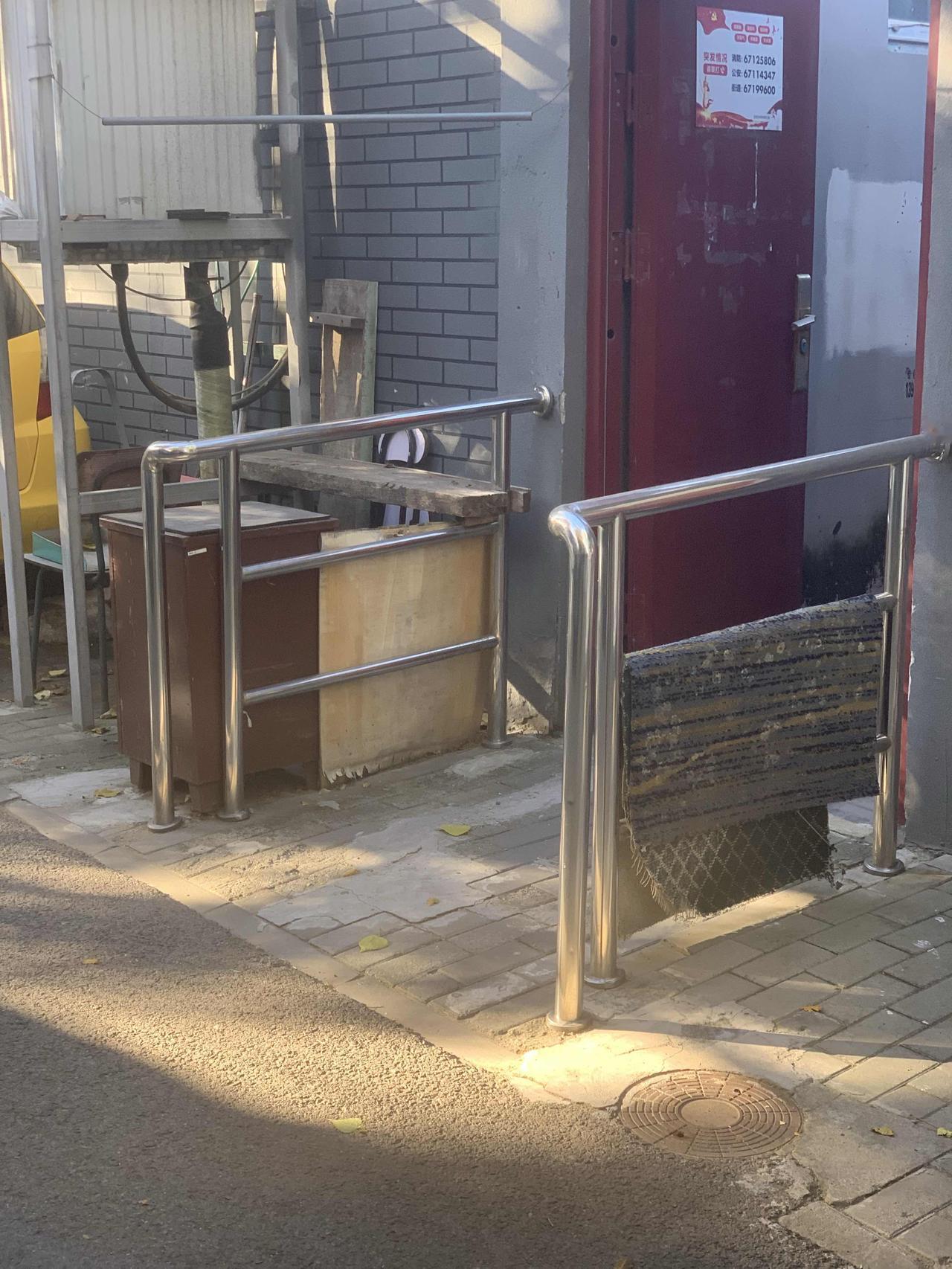 关于北京公交公司亏损，坐车难，等等问题，其实也好解决。记得二十多年前，北京坐公交