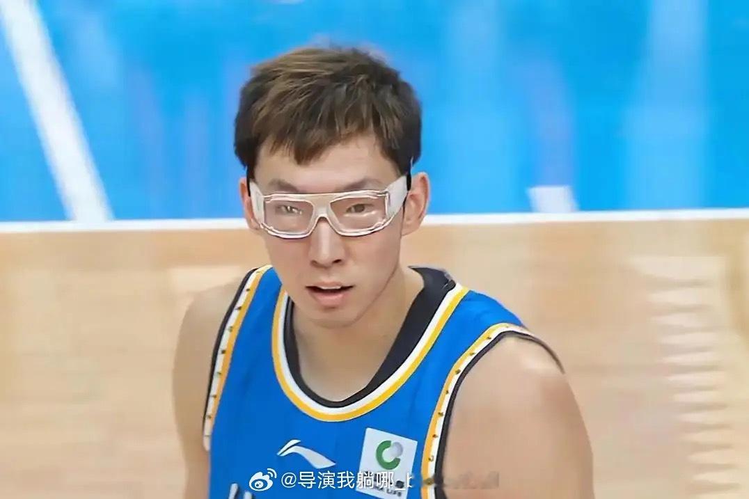 你们四个是不是得罪谁了？如果按照目前的投票结果，本赛季CBA本土得分王郭昊文，篮