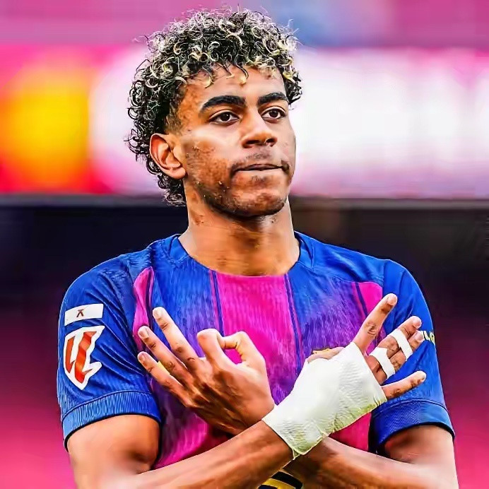 拉明·亚马尔：“我希望自己能在欧冠中像克里斯蒂亚诺·罗纳尔多那样关键时刻发挥，他