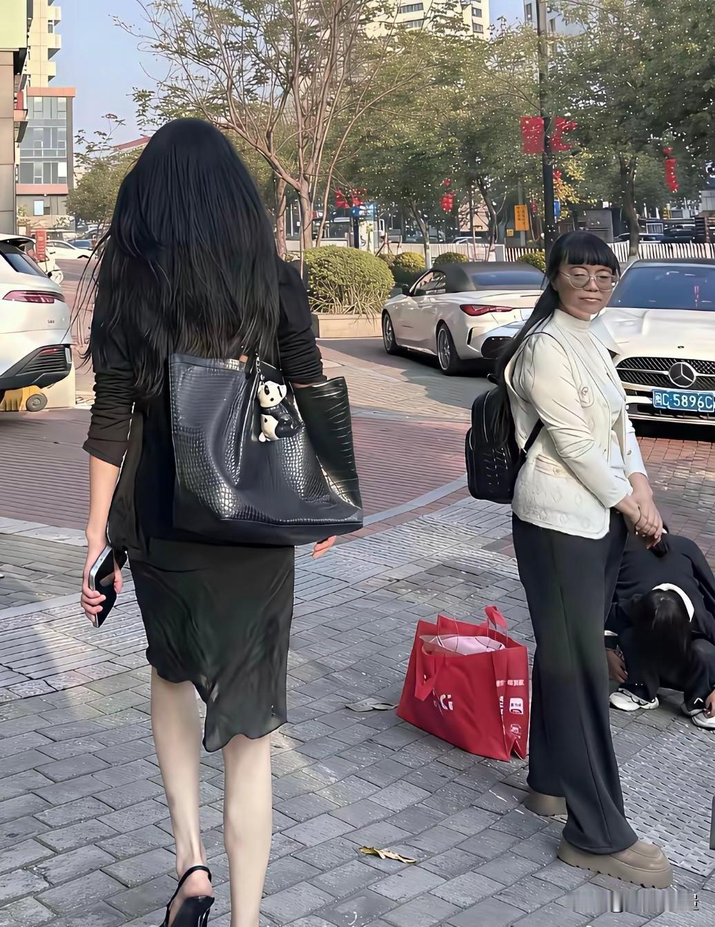 人和人的差距就是这么大，残酷的事实是，大多数人都会活成右边的样子