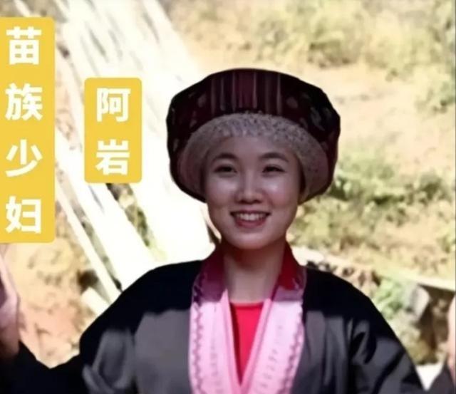 1984年，副连长王仁先在战斗前，悄悄来到暗恋他的房东阿岩房间，他低着头说：“阿