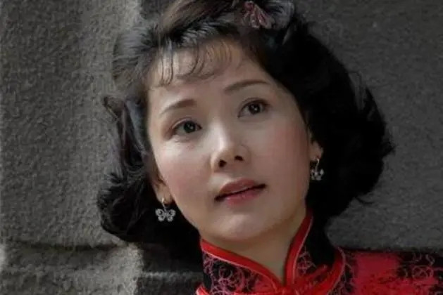 在一个节目中，潘虹对何赛飞说：“就你这性格，以后给你当儿媳妇怕是挺难的。”谁知，
