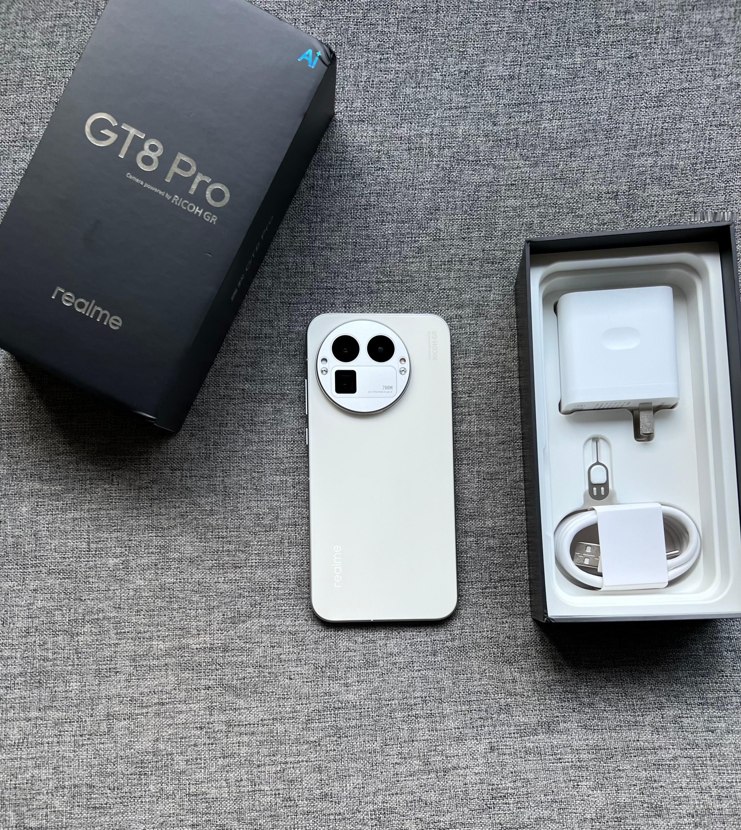 真我GT8Pro16+256G怀特99新全套，电池效率100，带首销权益（