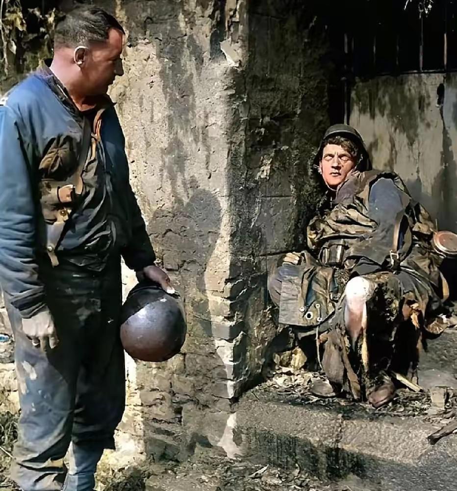 1944年，二战期间，一位德国士兵面对德军节节败退他本可以缴械投降，但他面对喊话