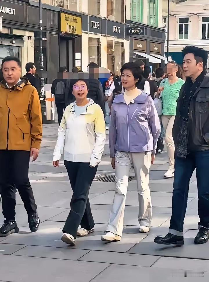 王铎：是的，敬一丹退休之后，一直很忙碌。她确实不愿意闲着，不会像有些人说的那样，