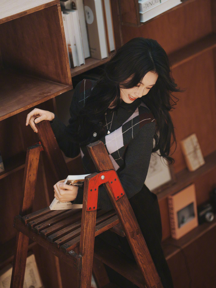 陈瑶无法驯服四肢陈瑶也太可爱了吧！精致颜值天花板，偏偏自带不受控制的四肢，灵动