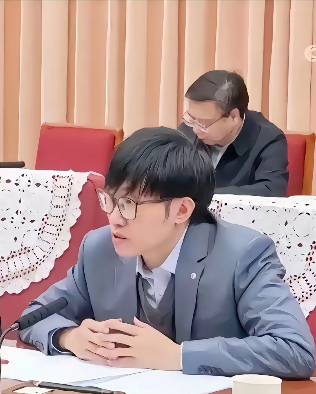 DeepSeek的梁文峰：三年拒绝23场海外学术邀约，12场来自美，7场来自欧盟
