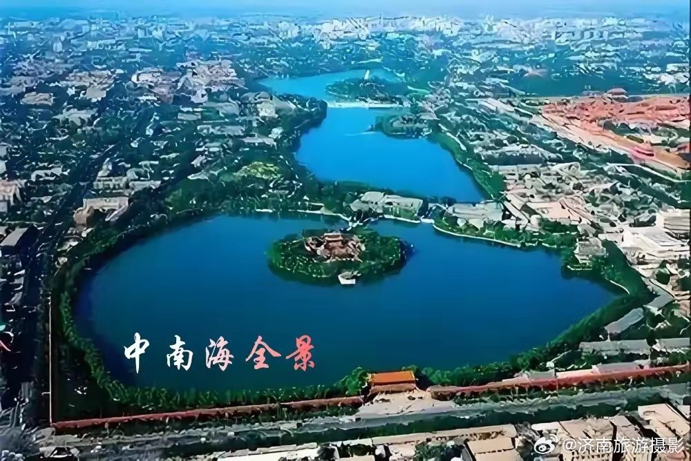 中南海正门新华门前有多名武警和便衣警察站岗执勤，特别庄严肃穆，神秘壮美。或许很多