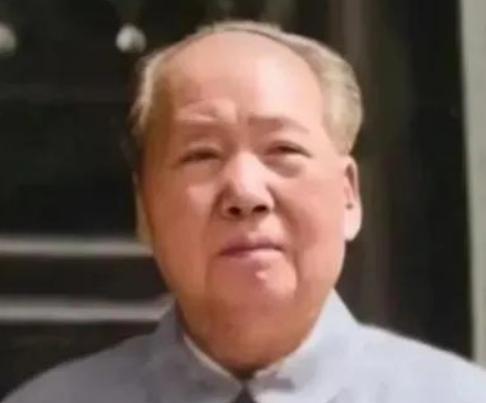 1975年，步入82岁高龄的毛主席询问：功德林中，还有战犯吗？工作人员回应：还有