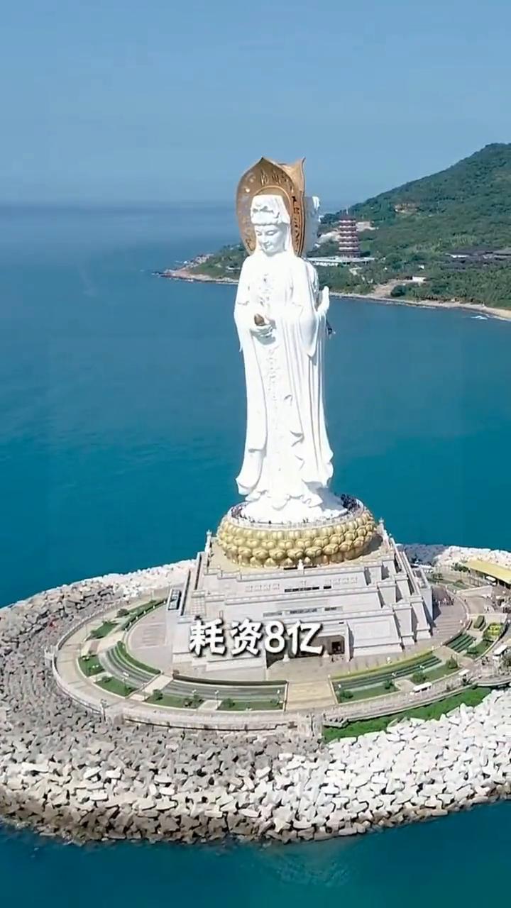 三亚南海观音。它是世界上最高、最大的观音造像，附近的飞机每次经过都要围着观音环