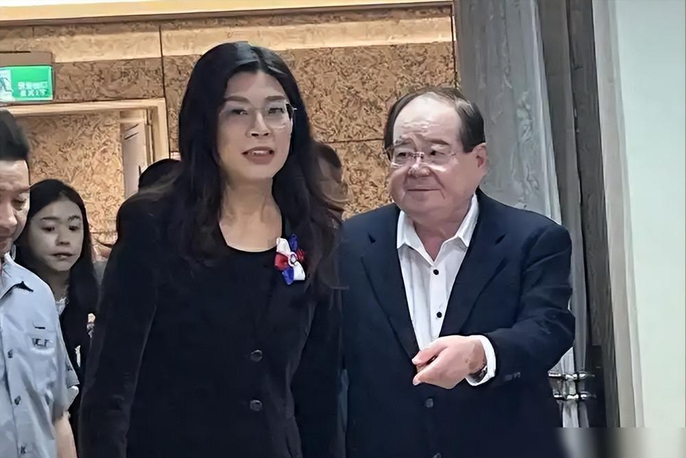 郑丽文再抛重磅承诺，卢秀燕不装了，吴敦义出手，王鸿薇苦口婆心。这出国民党官场现形