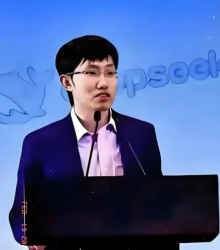 我问了用DeepSeek做算法的师弟，梁文峰为啥不肯接腾讯的投资。师弟敲完最