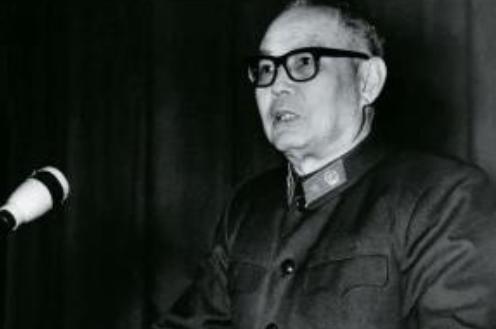 “叶剑英说：“毛、刘、周、朱、陈、林、邓，除了毛主席的后六位，还有各位老帅等其他