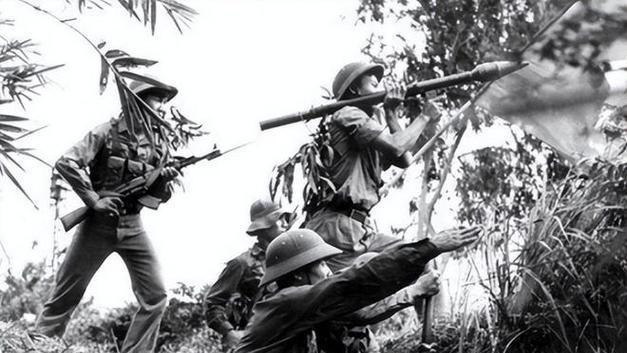 1979年，冯增敏带领2个连的战士在越南军队的围攻下无奈选择投降。战争结束后，他