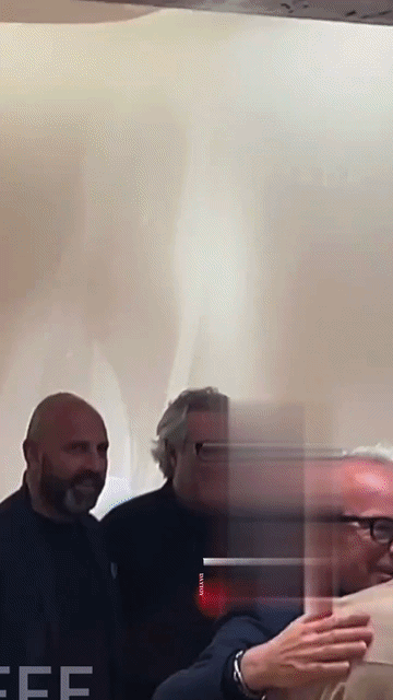 是不是每个见到肖战的人眼神都会变得柔柔的，软软的，各个都成了星星眼，无论叱咤职场