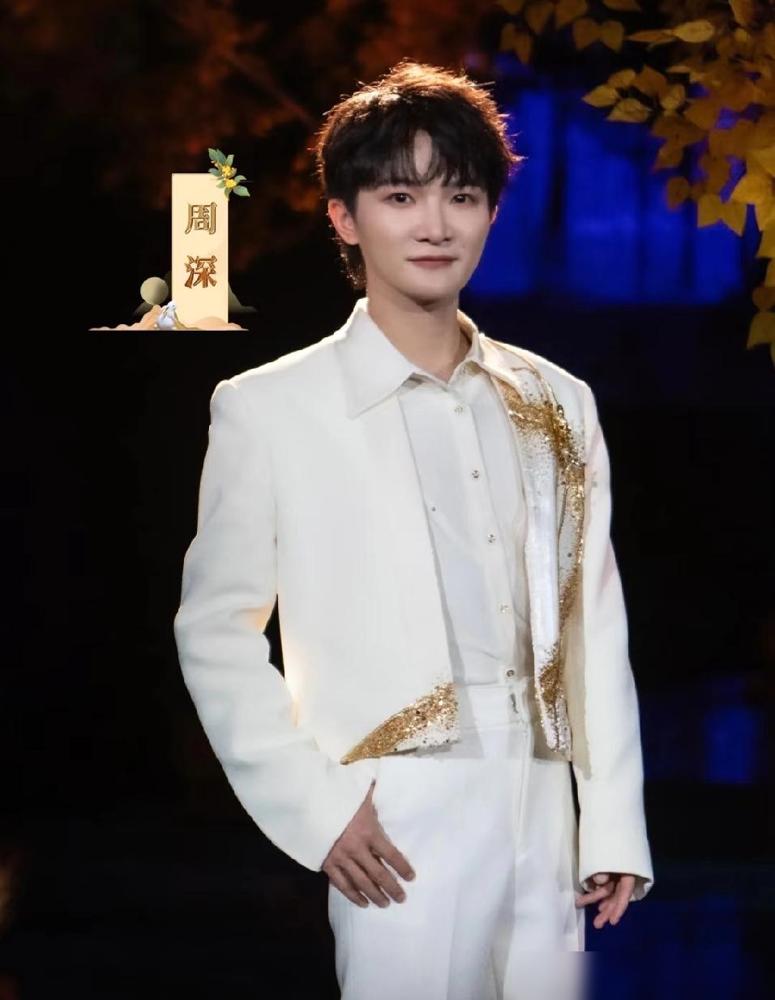 看完今年央视中秋晚会我直接破防了！本来以为压轴会是李宇春或张杰，结果居然是周