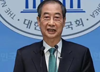 自从李在明上台之后，大家亲眼看到尹锡悦被捕入狱，他的亲信一个个都被打倒。最近，韩