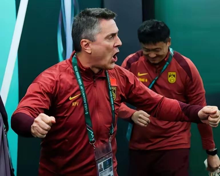 安东尼奥带了这支球队七八年了，从U16带到U23，这支球队有一半球员都是由小跟着