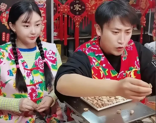本山传媒拍戏，不让真两口子演两口子。关思慧说，在本山传媒里边演戏，有一个不成文的