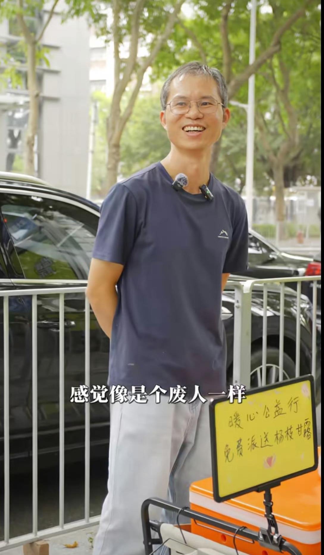 此人曾开公司年营收上亿，个人资产2千万，后负债数百万，一夜白头，现摆地摊。怎么