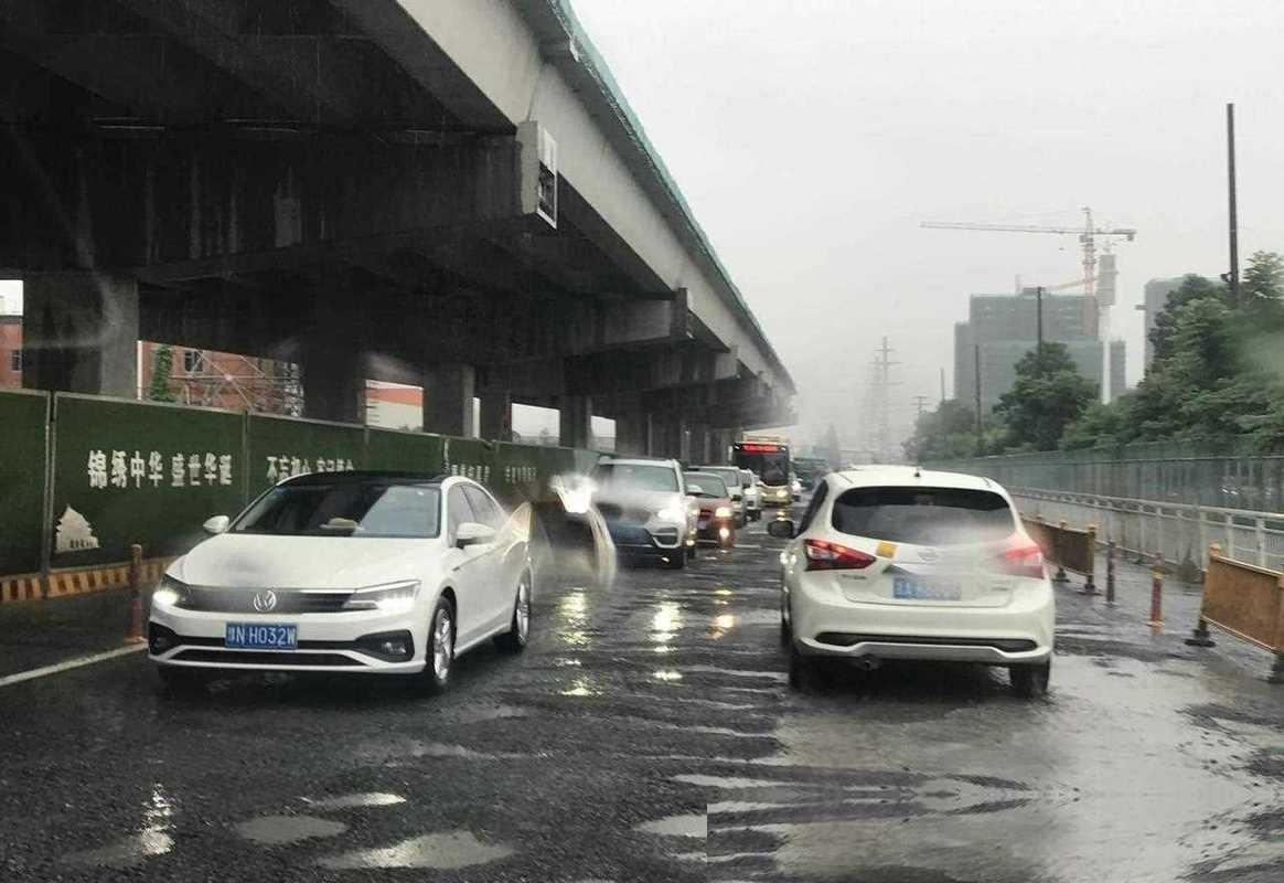 就差几秒钟！杭州一车主因为这几秒，眼睁睁看着本该全免的高速费变成了867元。这得
